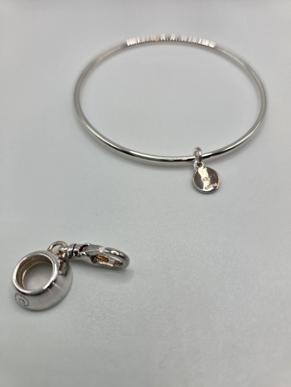 Kameleon Bangle Bracelet With Detachable Pop Holder - Picture 5 of 6